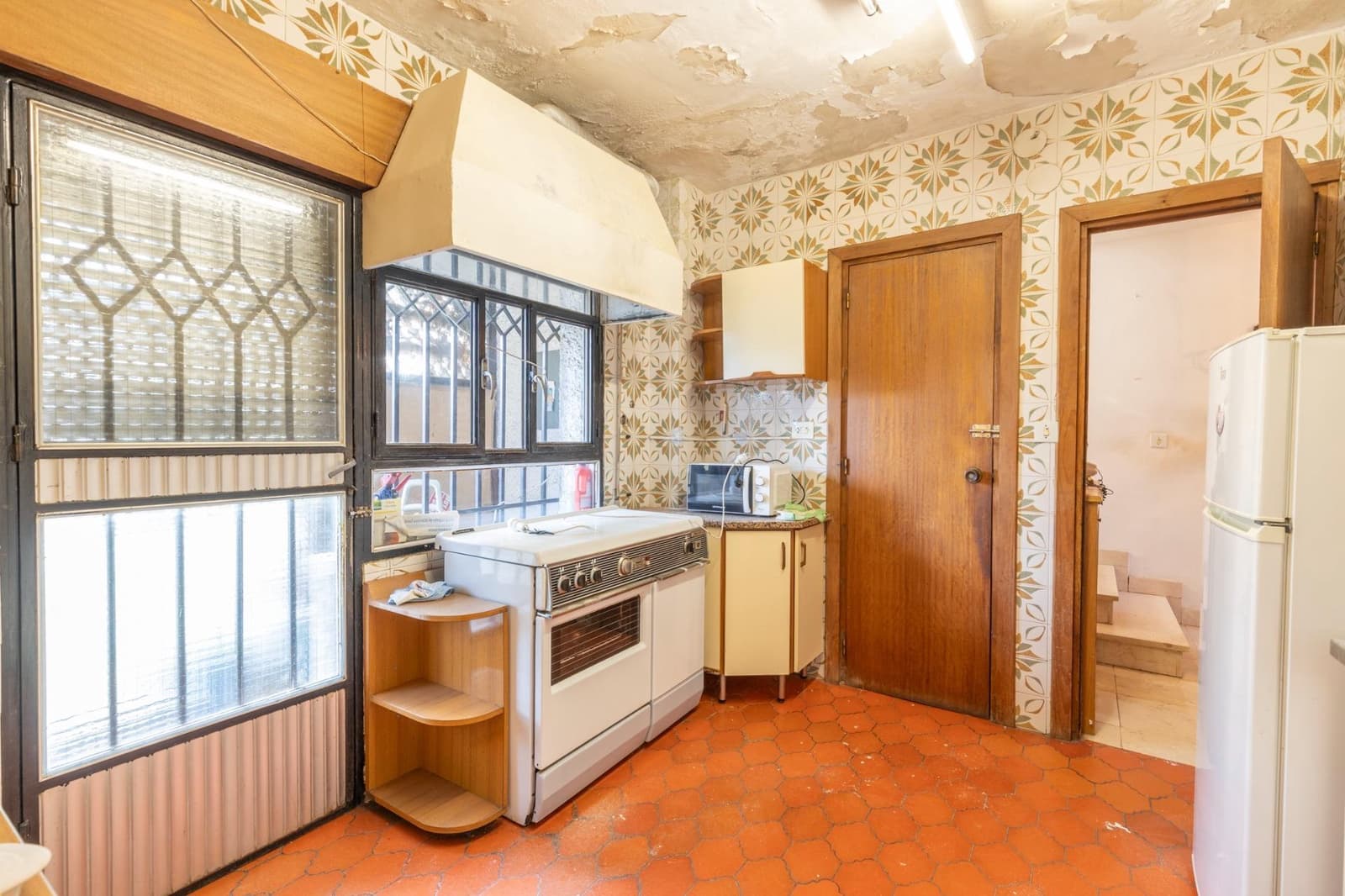 6 bedroom Villa for sale in La Zubia with pool garage - € 1,100,000 (Ref: 9674525)