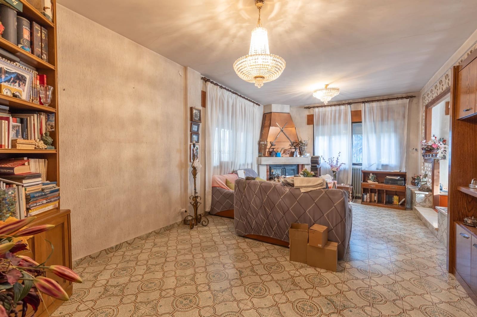 6 bedroom Villa for sale in La Zubia with pool garage - € 1,100,000 (Ref: 9674525)