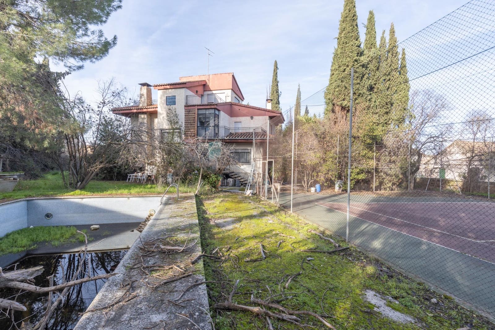 6 bedroom Villa for sale in La Zubia with pool garage - € 1,100,000 (Ref: 9674525)