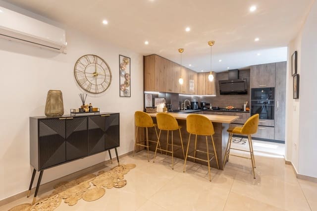 Chalet de 5 habitaciones en Peligros en venta con garaje - 395.000 € (Ref: 9677668)