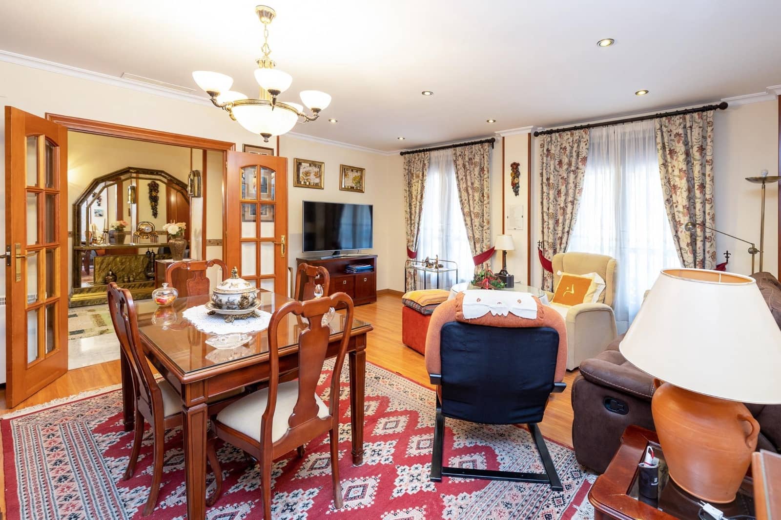 6 soveværelse Villa til salg i Granada by med swimmingpool - € 745.000 (Ref: 9677669)