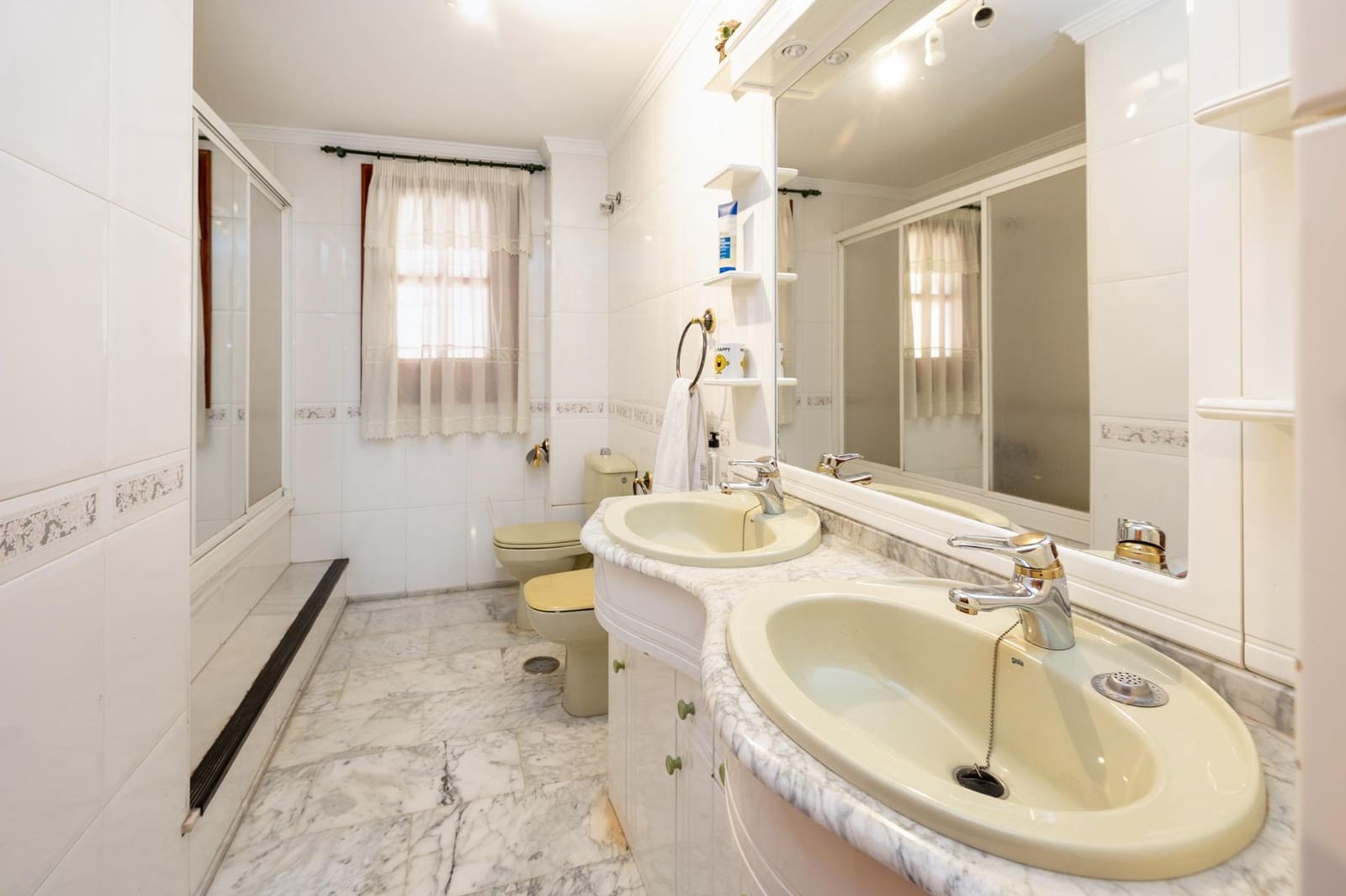 6 soveværelse Villa til salg i Granada by med swimmingpool - € 745.000 (Ref: 9677669)