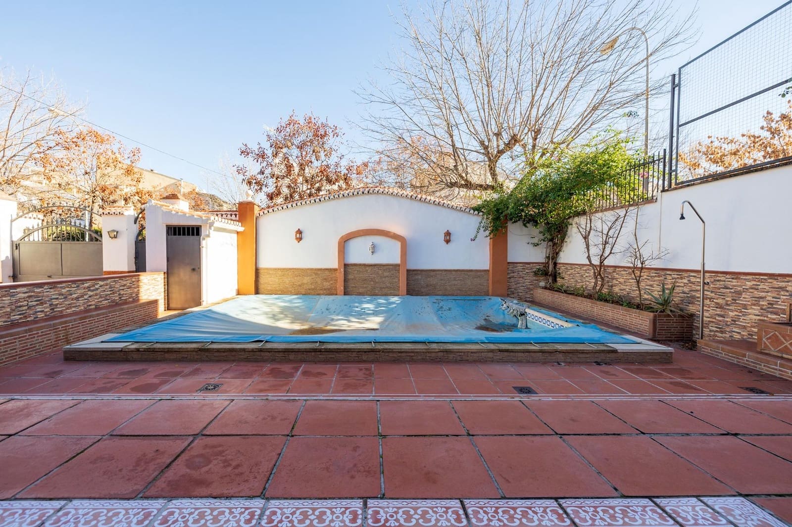 6 soveværelse Villa til salg i Granada by med swimmingpool - € 745.000 (Ref: 9677669)
