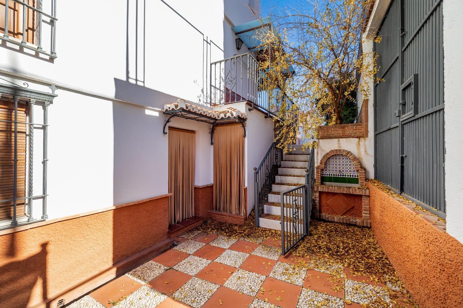 6 soveværelse Villa til salg i Granada by med swimmingpool - € 745.000 (Ref: 9677669)