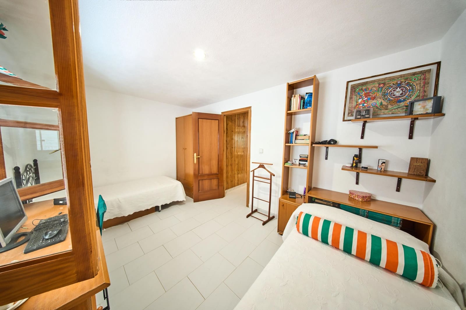 4 bedroom Villa for sale in Otura with pool - € 349,000 (Ref: 9677670)