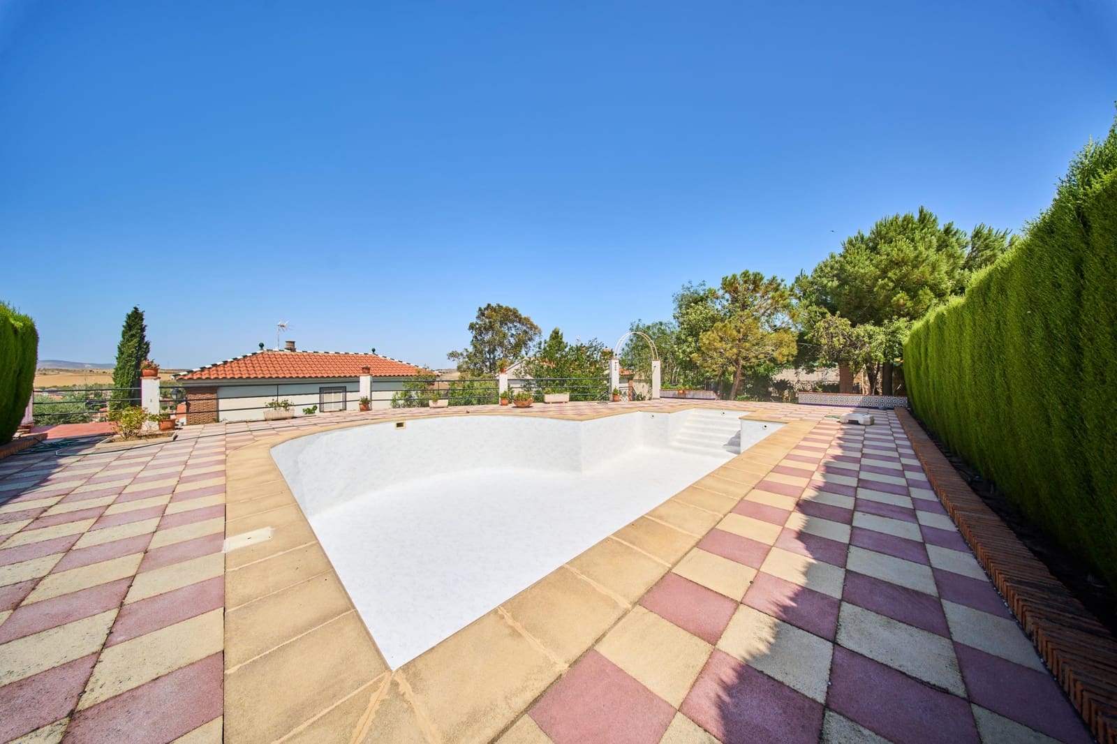 4 bedroom Villa for sale in Otura with pool - € 349,000 (Ref: 9677670)