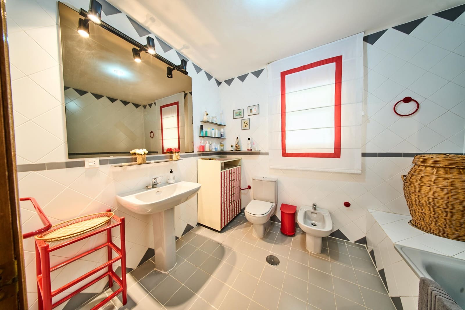 4 bedroom Villa for sale in Otura with pool - € 349,000 (Ref: 9677670)