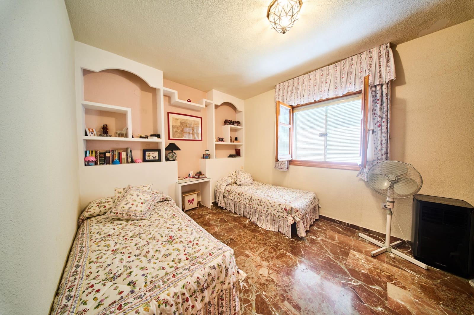 4 bedroom Villa for sale in Otura with pool - € 349,000 (Ref: 9677670)