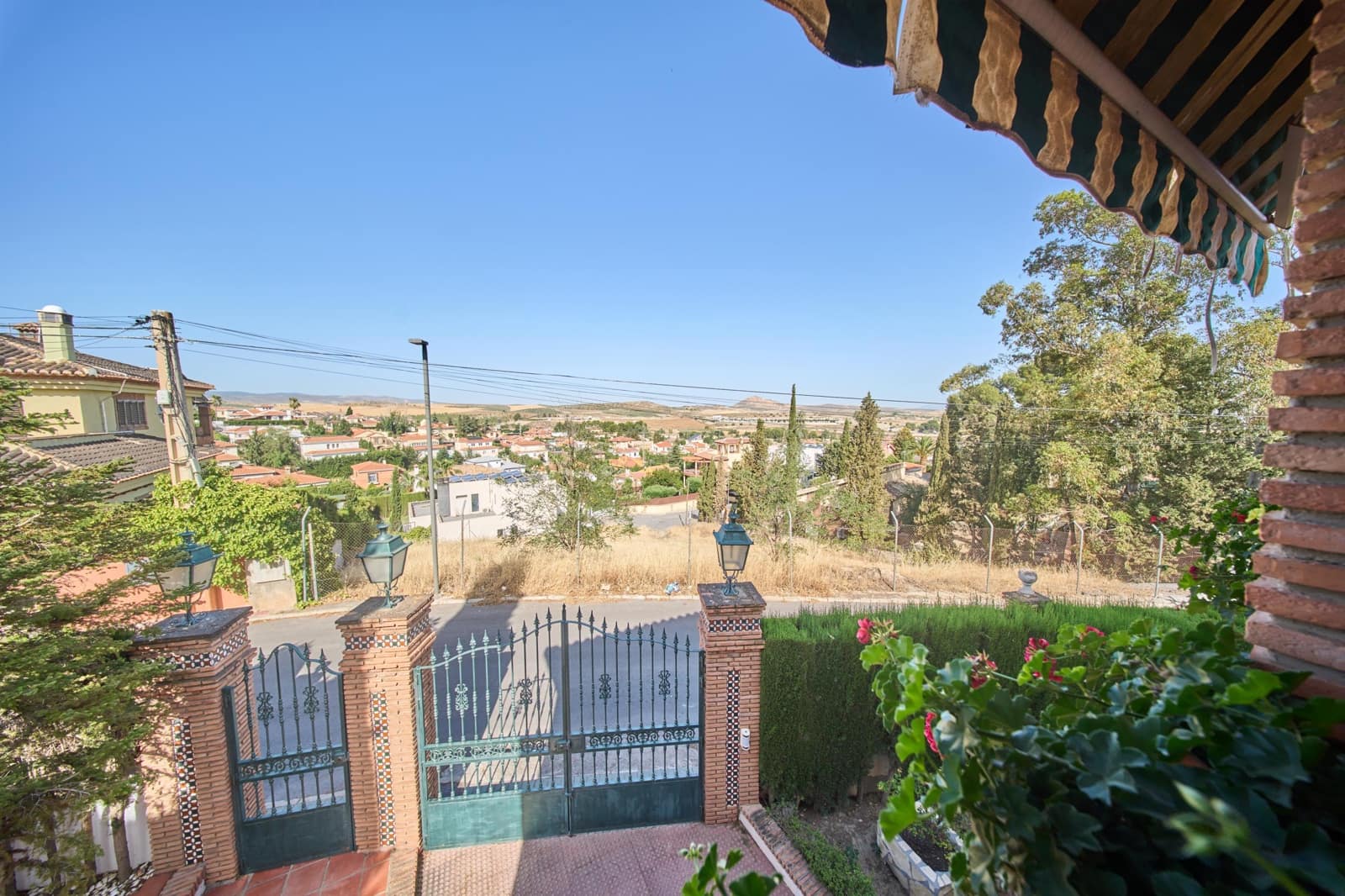 4 bedroom Villa for sale in Otura with pool - € 349,000 (Ref: 9677670)