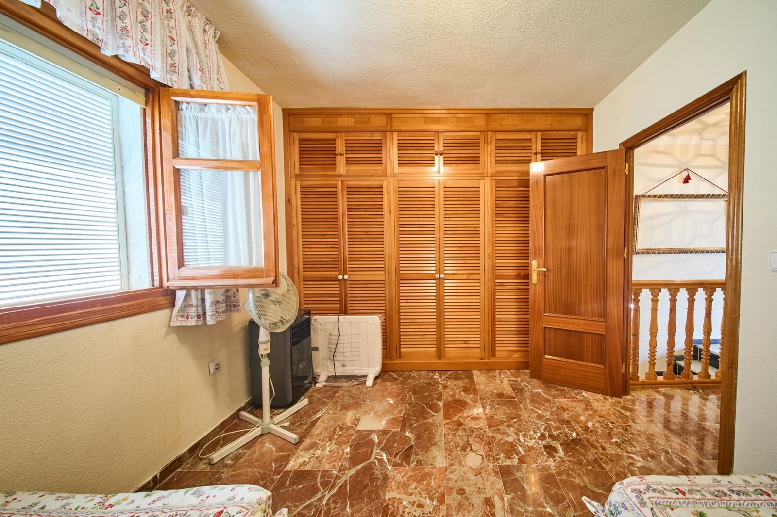 4 bedroom Villa for sale in Otura with pool - € 349,000 (Ref: 9677670)