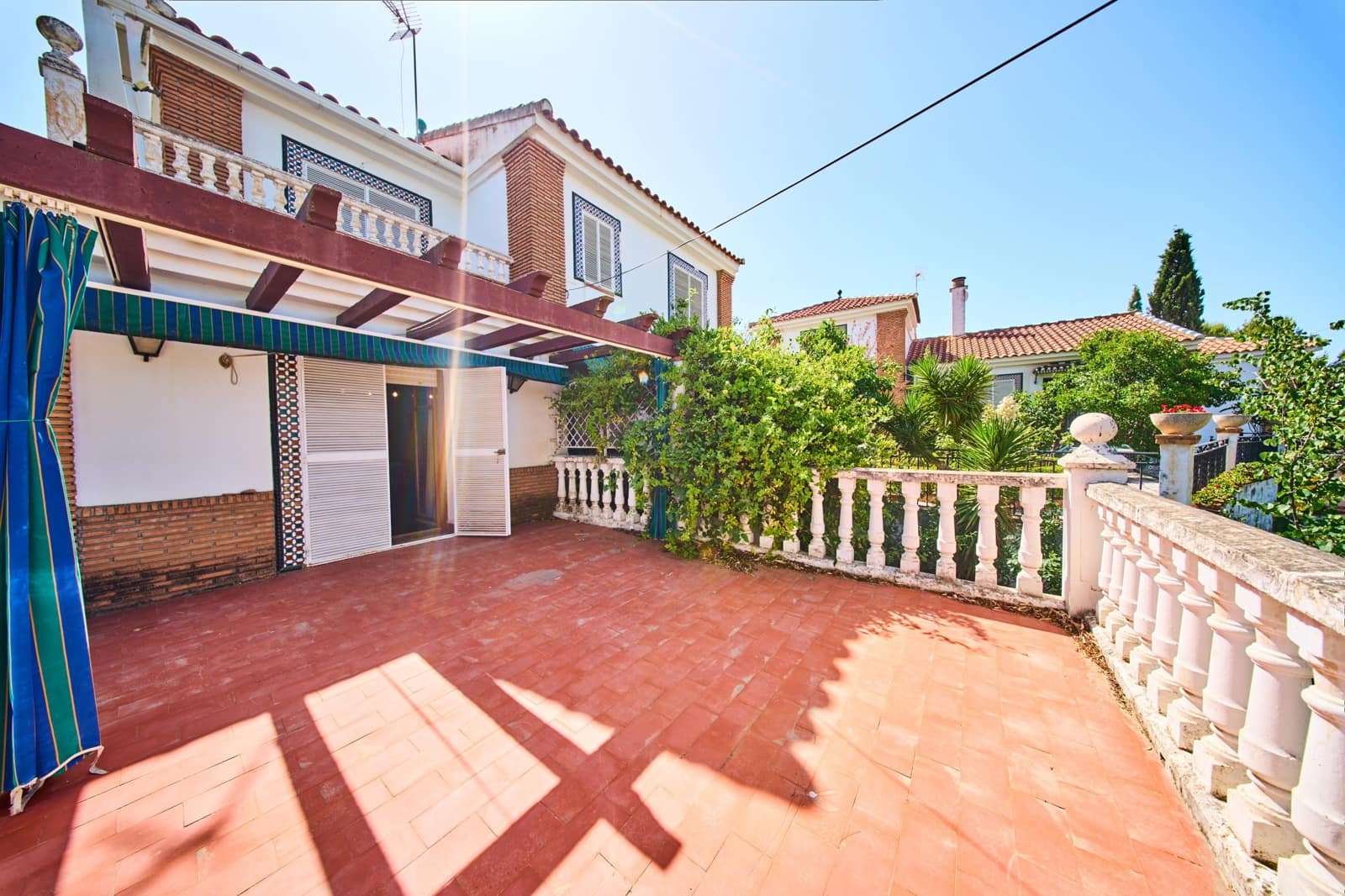 Chalet de 7 habitaciones en Otura en venta con piscina - 560.000 € (Ref: 9677672)