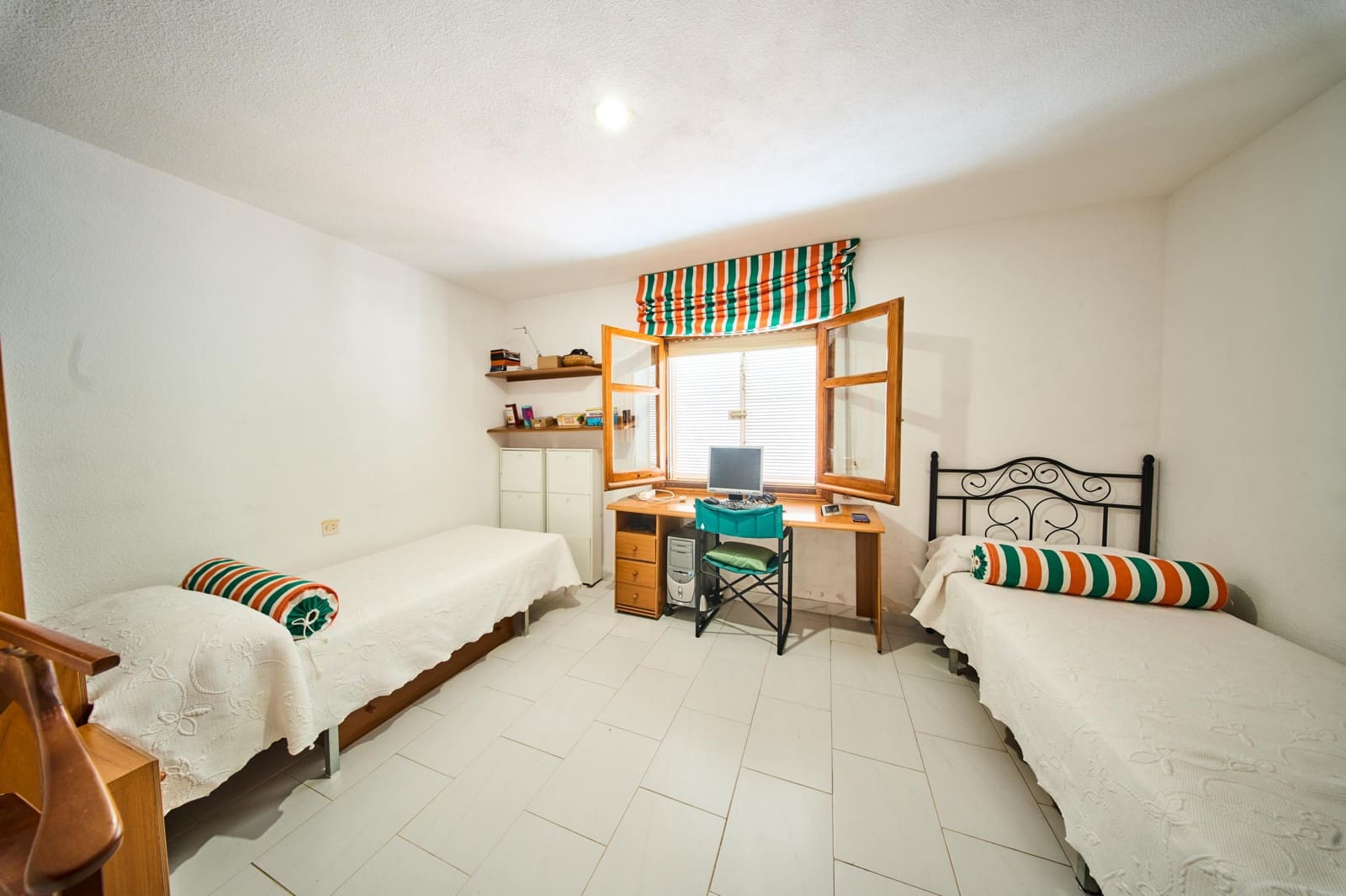 Chalet de 7 habitaciones en Otura en venta con piscina - 560.000 € (Ref: 9677672)