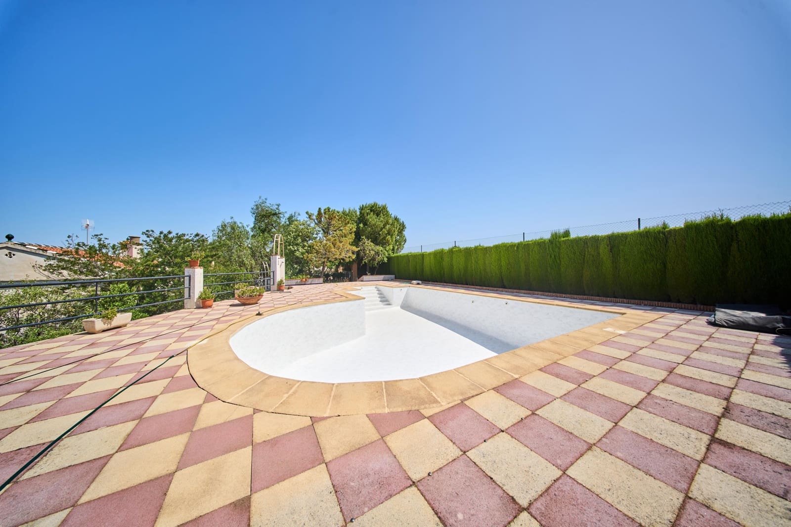 Chalet de 7 habitaciones en Otura en venta con piscina - 560.000 € (Ref: 9677672)