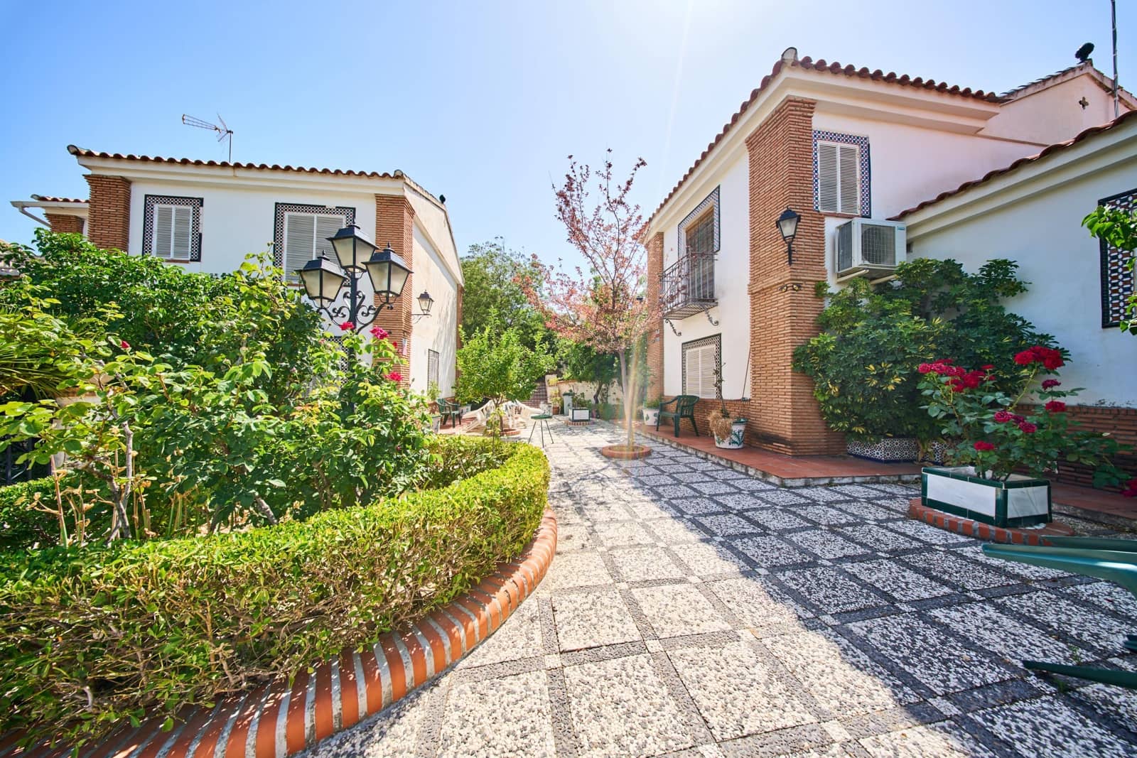 Chalet de 7 habitaciones en Otura en venta con piscina - 560.000 € (Ref: 9677672)