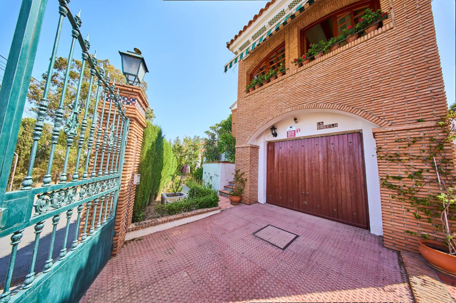 Chalet de 7 habitaciones en Otura en venta con piscina - 560.000 € (Ref: 9677672)