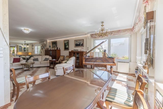 Chalet de 7 habitaciones en Las Gabias en venta con piscina garaje - 575.000 € (Ref: 9677677)