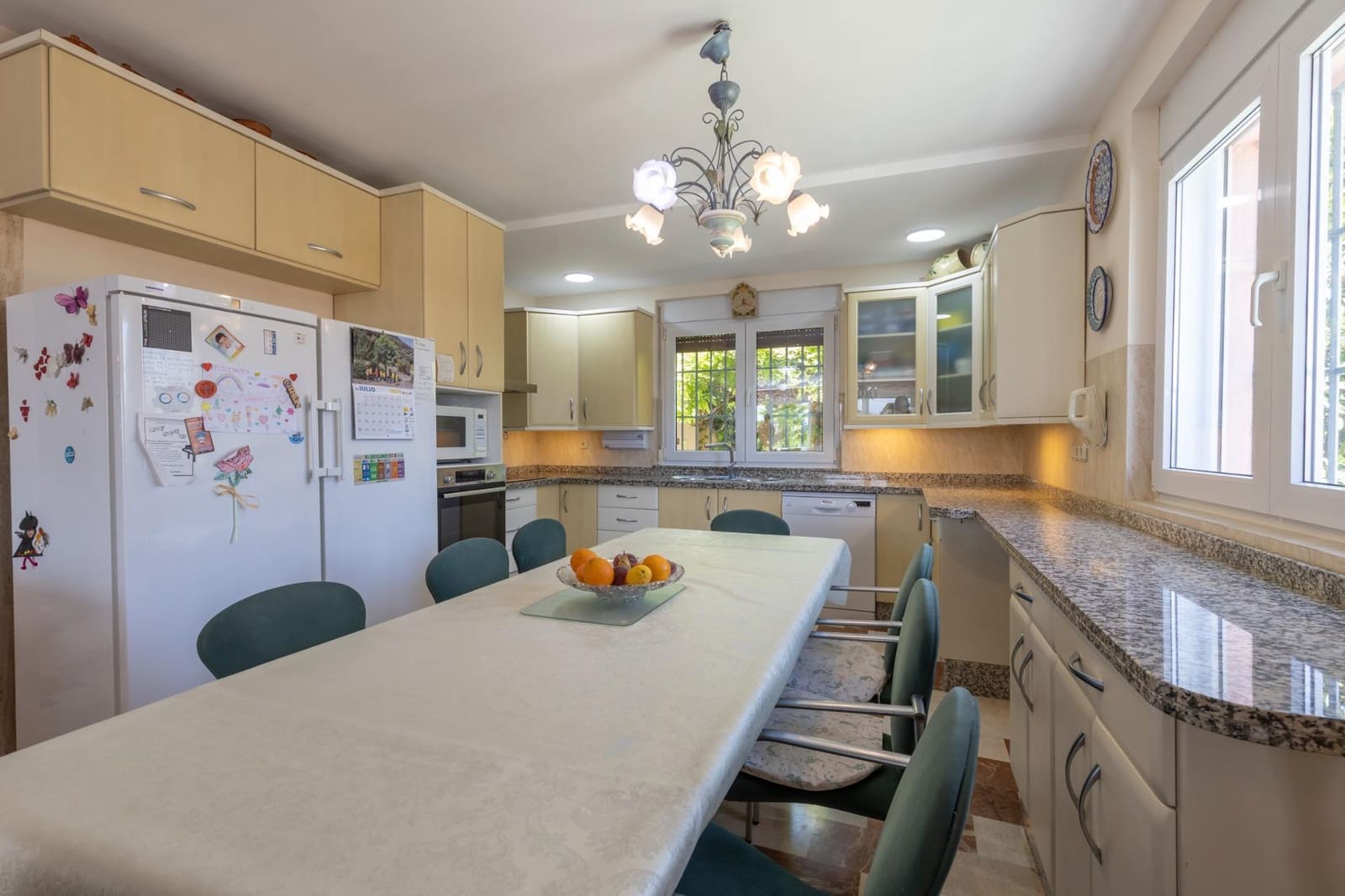 Chalet de 7 habitaciones en Las Gabias en venta con piscina garaje - 575.000 € (Ref: 9677677)