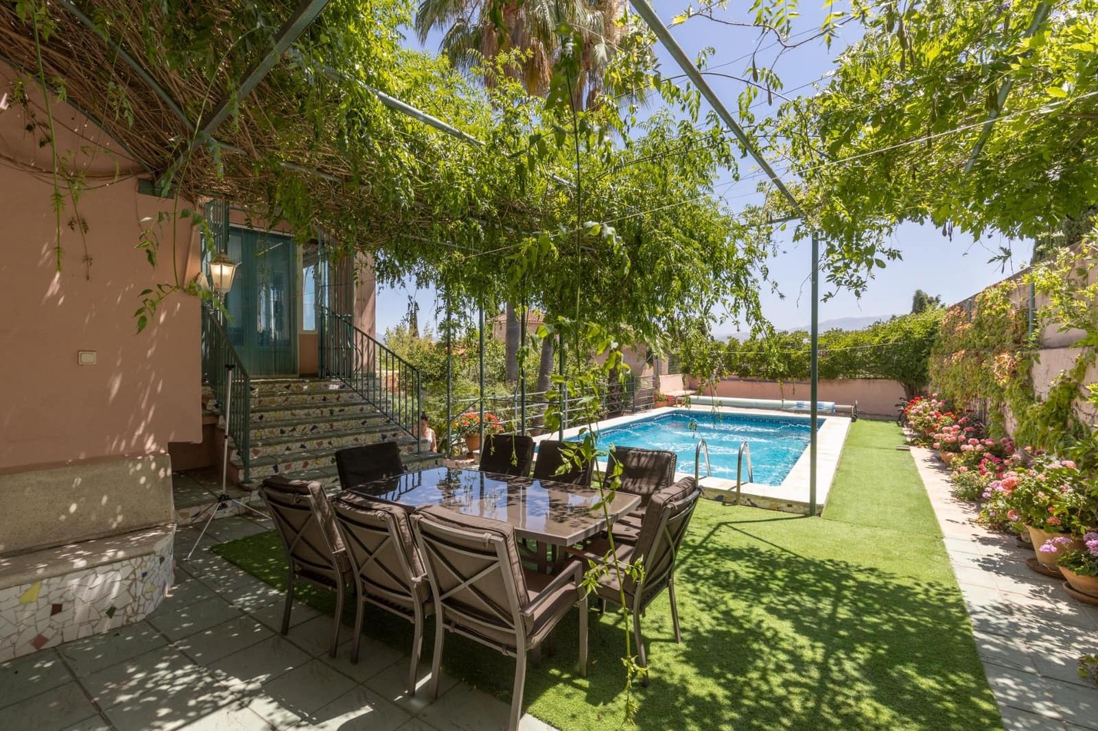 Chalet de 7 habitaciones en Las Gabias en venta con piscina garaje - 575.000 € (Ref: 9677677)