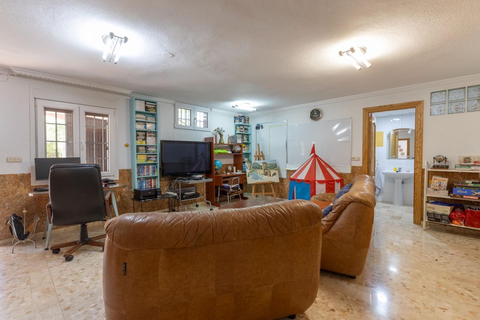 Chalet de 7 habitaciones en Las Gabias en venta con piscina garaje - 575.000 € (Ref: 9677677)