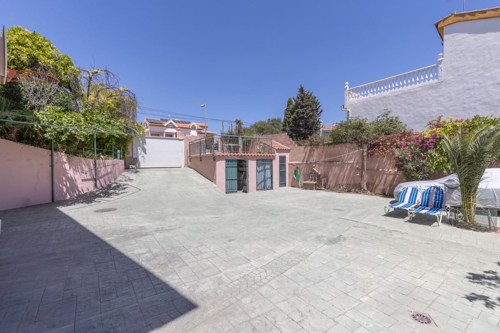 Chalet de 7 habitaciones en Las Gabias en venta con piscina garaje - 575.000 € (Ref: 9677677)