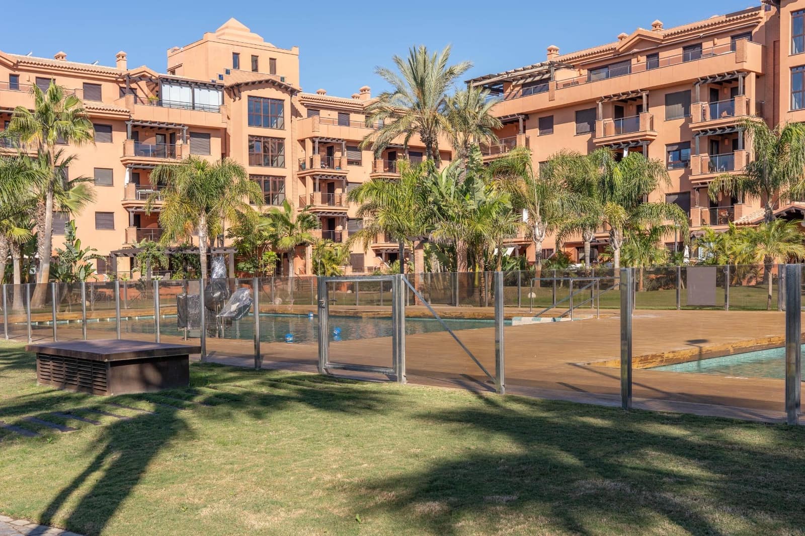 2 slaapkamer Flat te koop in Motril met zwembad garage - € 305.000 (Ref: 9680522)