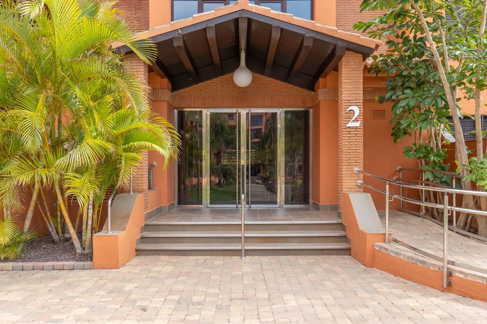 2 slaapkamer Flat te koop in Motril met zwembad garage - € 305.000 (Ref: 9680522)