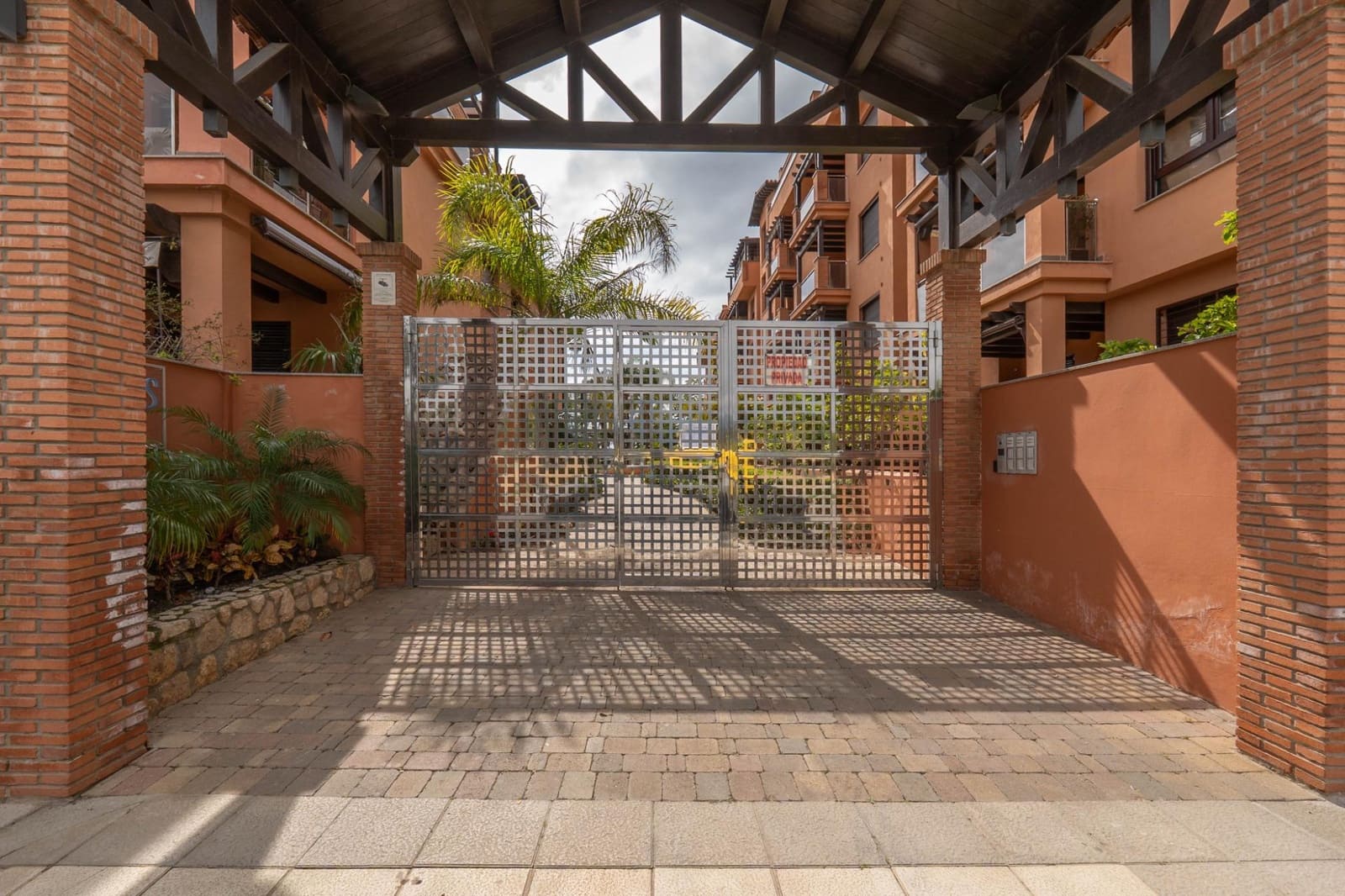 2 slaapkamer Flat te koop in Motril met zwembad garage - € 305.000 (Ref: 9680522)