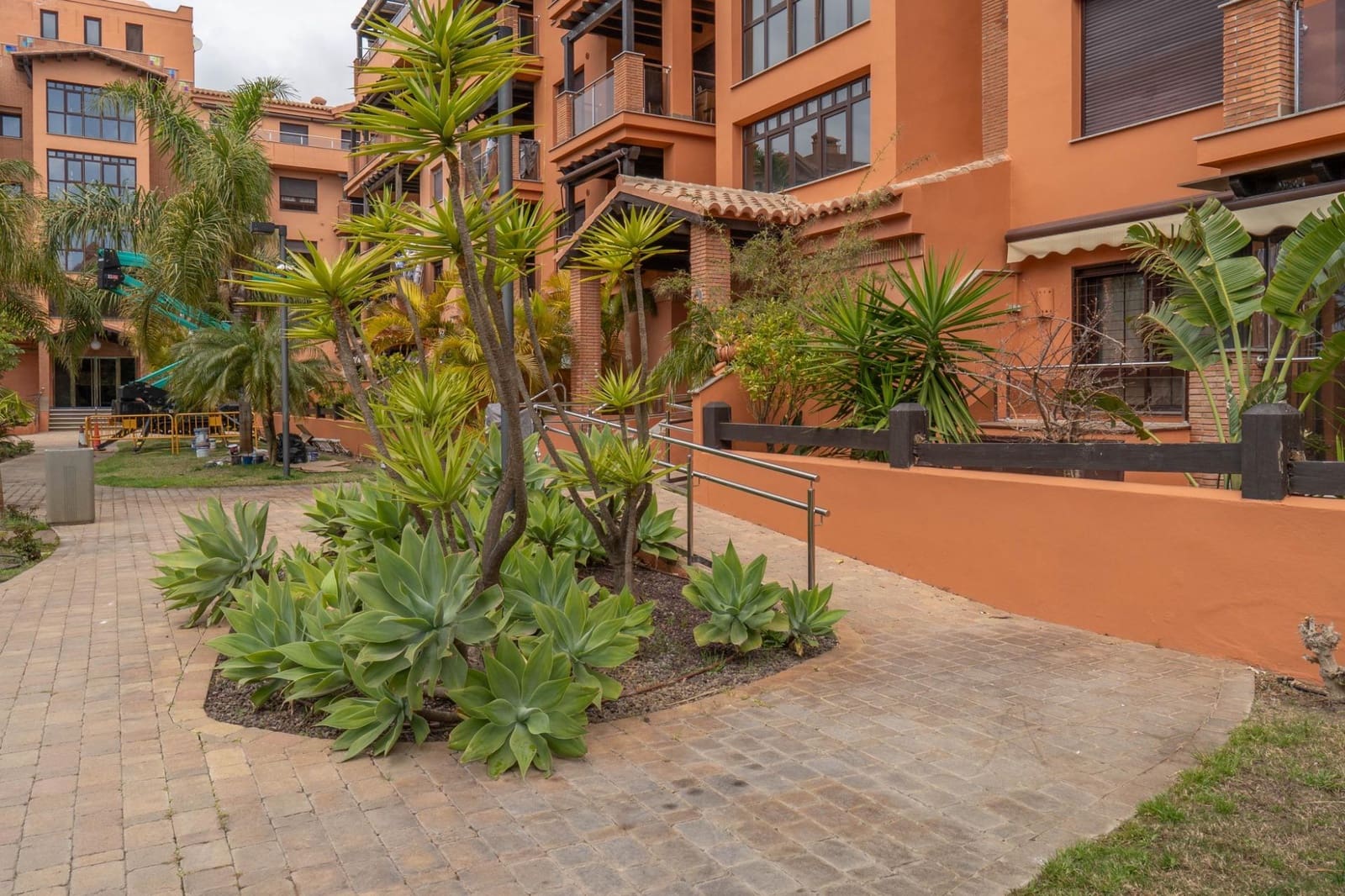 2 slaapkamer Flat te koop in Motril met zwembad garage - € 305.000 (Ref: 9680522)