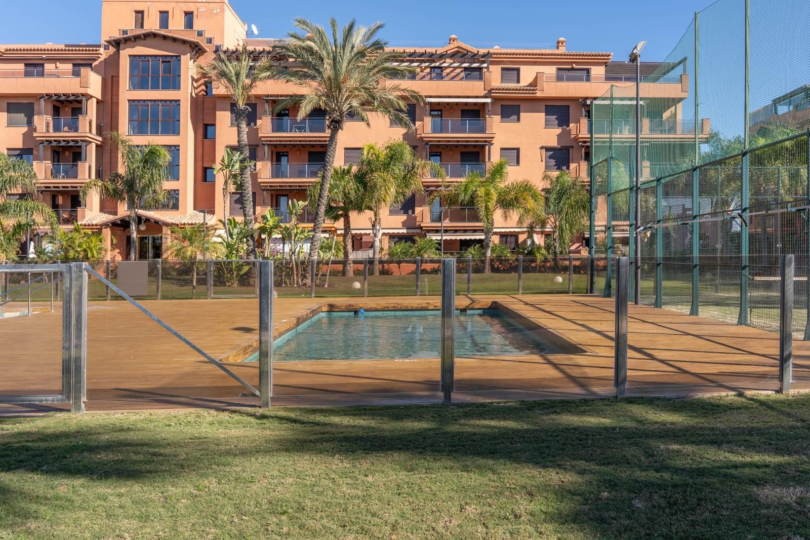 2 slaapkamer Flat te koop in Motril met zwembad garage - € 305.000 (Ref: 9680522)