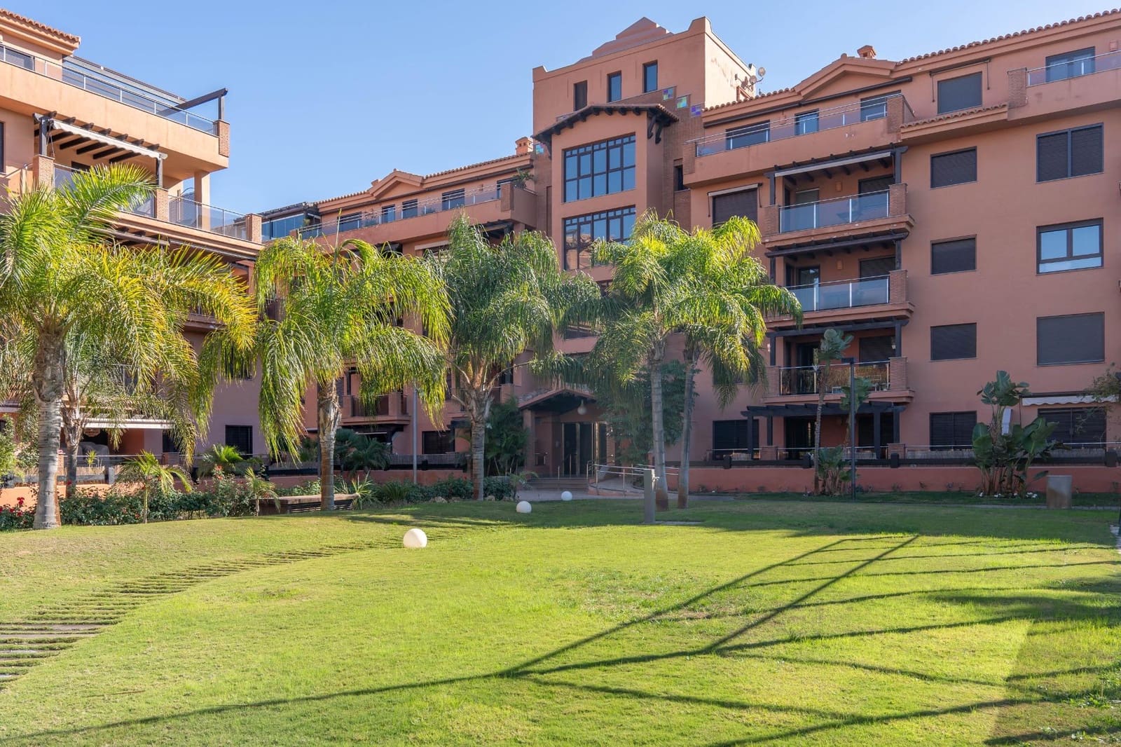 2 slaapkamer Flat te koop in Motril met zwembad garage - € 305.000 (Ref: 9680522)