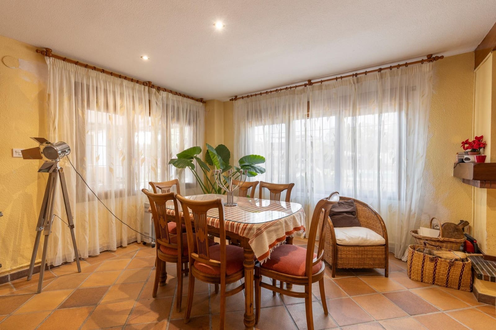 5 bedroom Villa for sale in Las Gabias with garage - € 480,000 (Ref: 9680523)