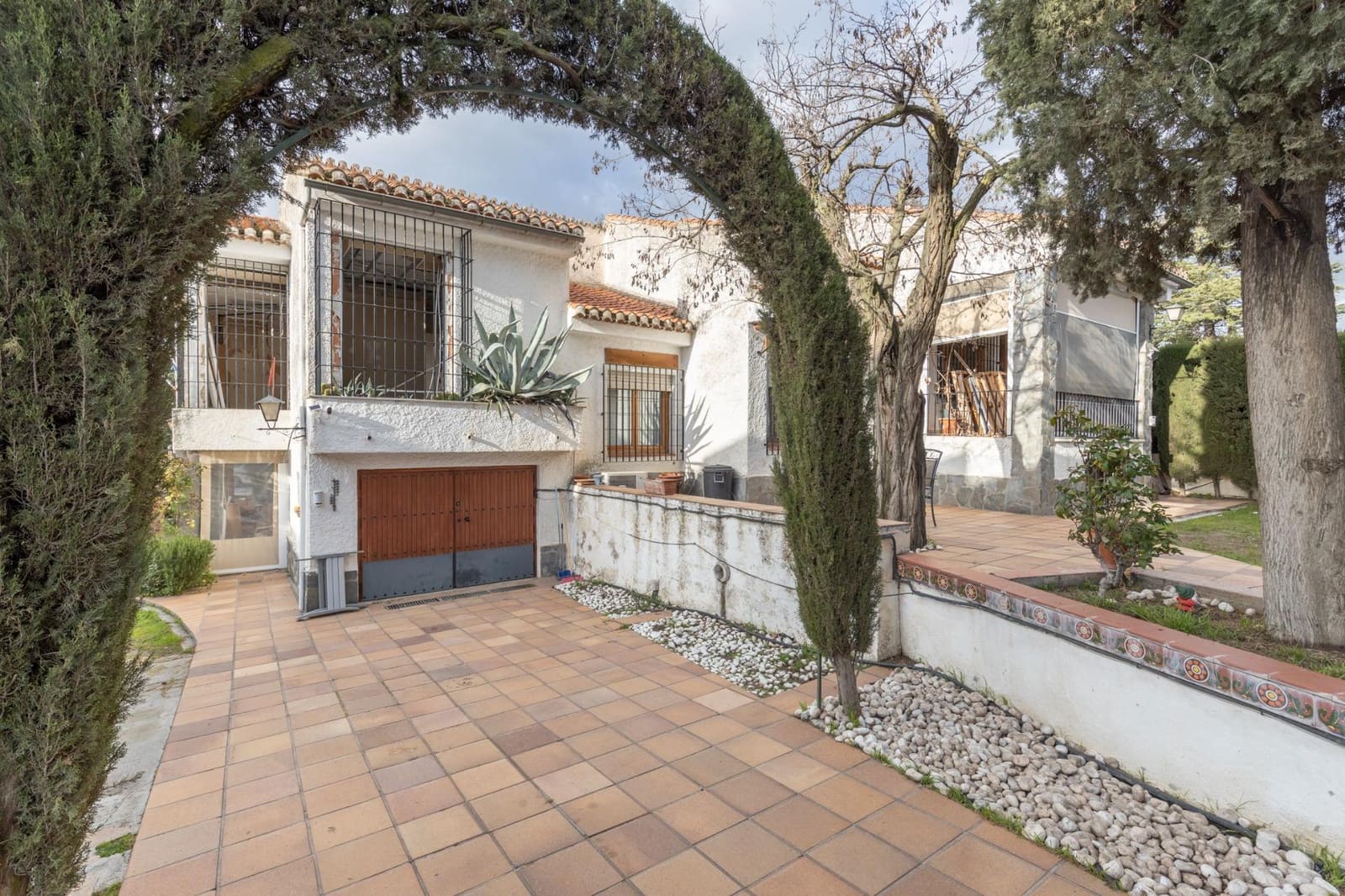 5 bedroom Villa for sale in Las Gabias with garage - € 480,000 (Ref: 9680523)