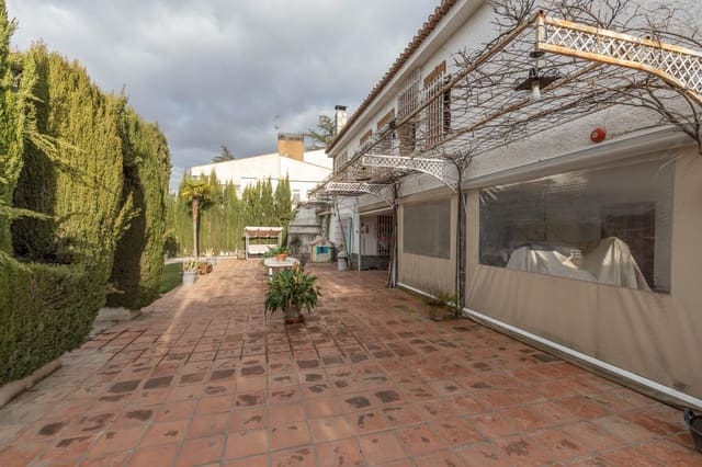5 bedroom Villa for sale in Las Gabias with garage - € 480,000 (Ref: 9680523)