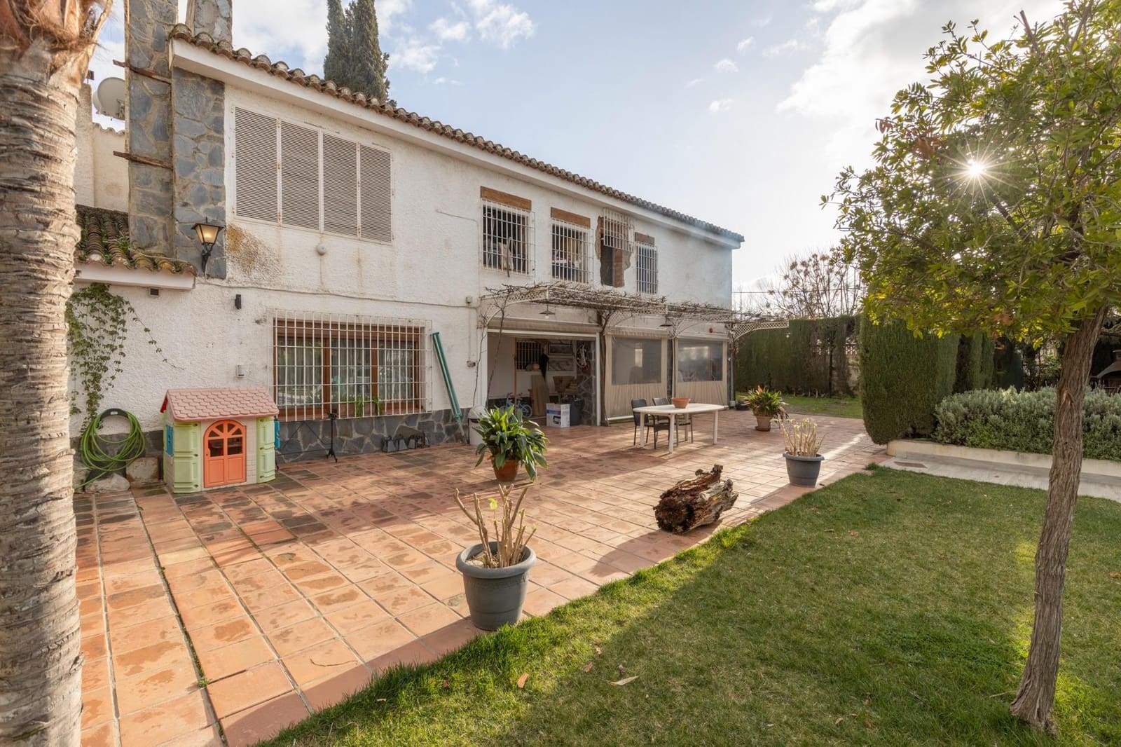 5 bedroom Villa for sale in Las Gabias with garage - € 480,000 (Ref: 9680523)