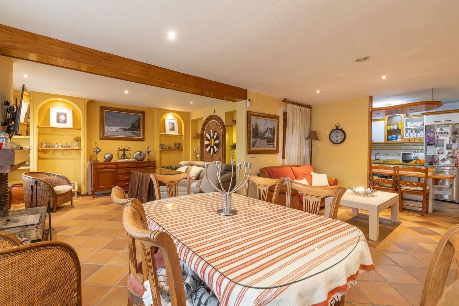 5 bedroom Villa for sale in Las Gabias with garage - € 480,000 (Ref: 9680523)