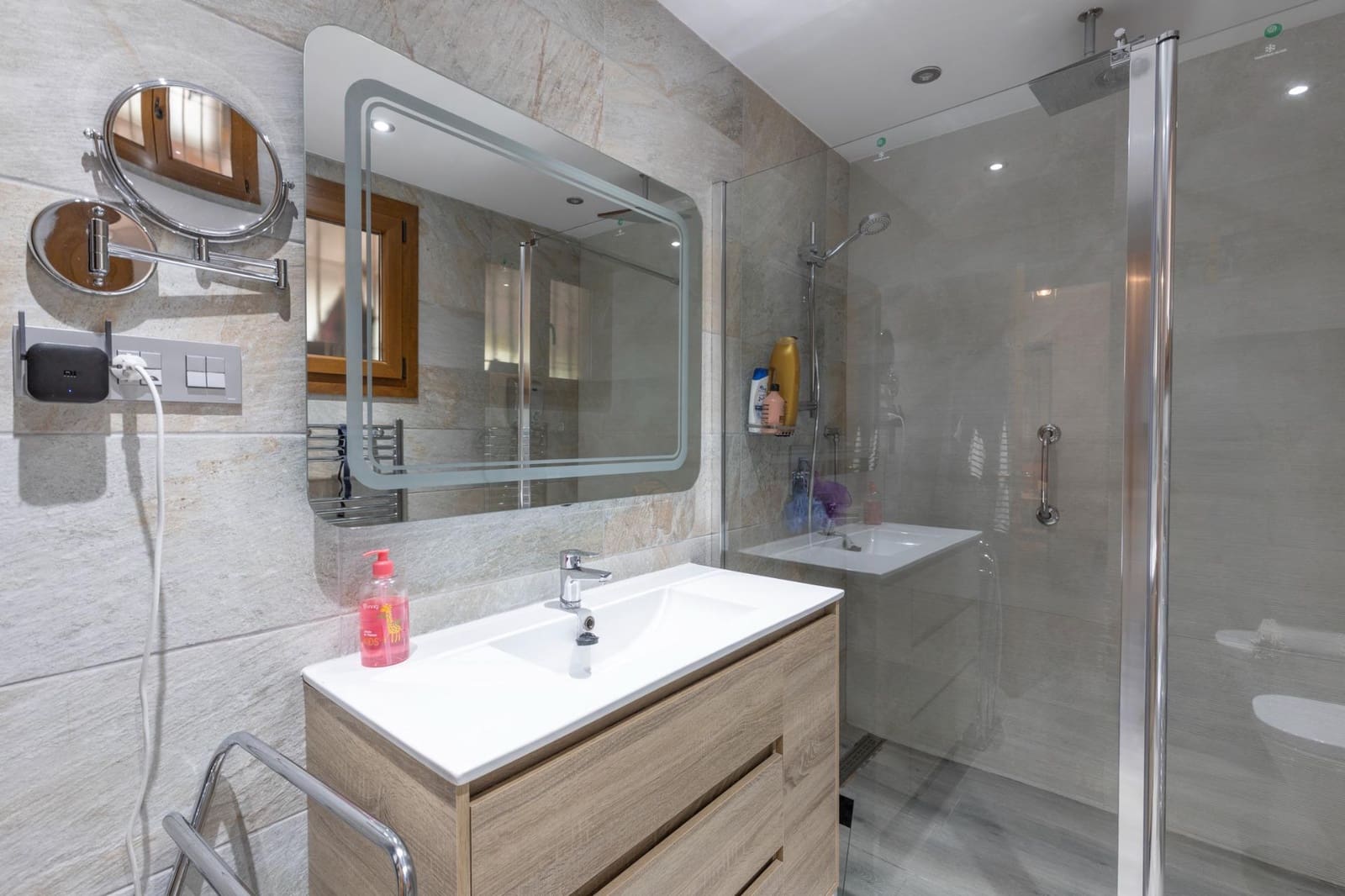 5 bedroom Villa for sale in Las Gabias with garage - € 480,000 (Ref: 9680523)