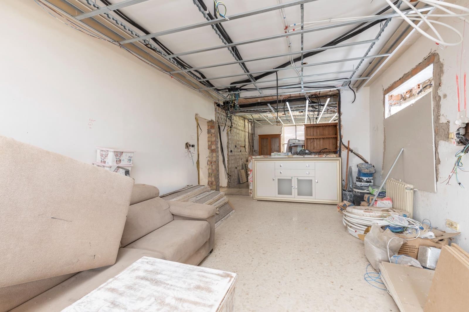 5 bedroom Villa for sale in Las Gabias with garage - € 480,000 (Ref: 9680523)