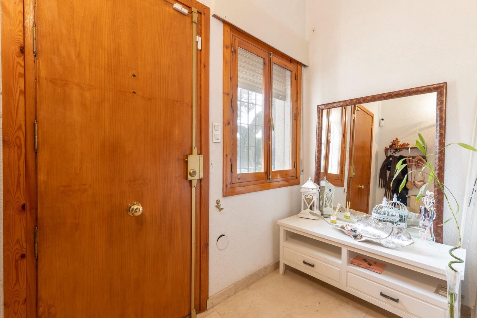 5 bedroom Villa for sale in Las Gabias with garage - € 480,000 (Ref: 9680523)