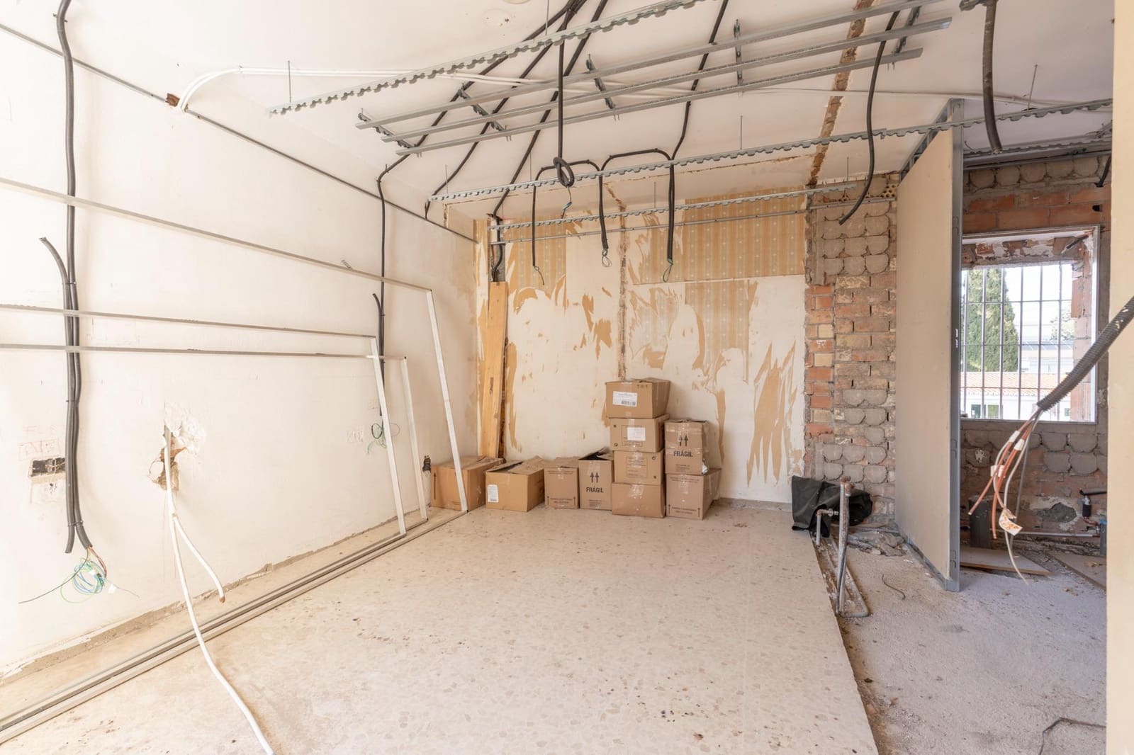 5 bedroom Villa for sale in Las Gabias with garage - € 480,000 (Ref: 9680523)