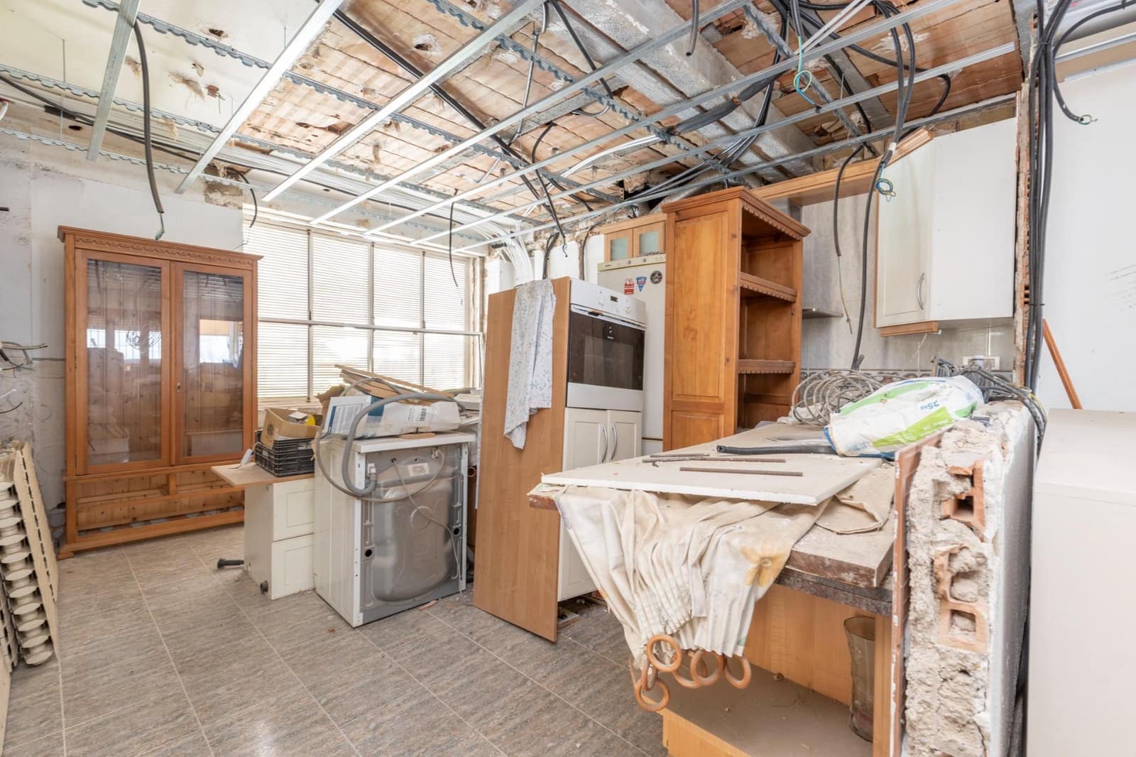 5 bedroom Villa for sale in Las Gabias with garage - € 480,000 (Ref: 9680523)