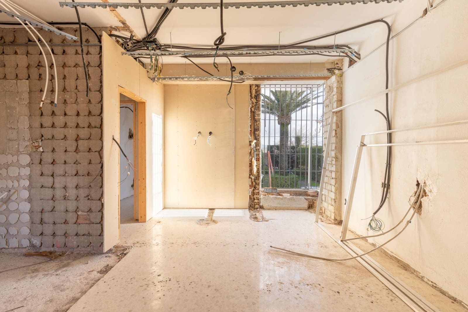 5 bedroom Villa for sale in Las Gabias with garage - € 480,000 (Ref: 9680523)