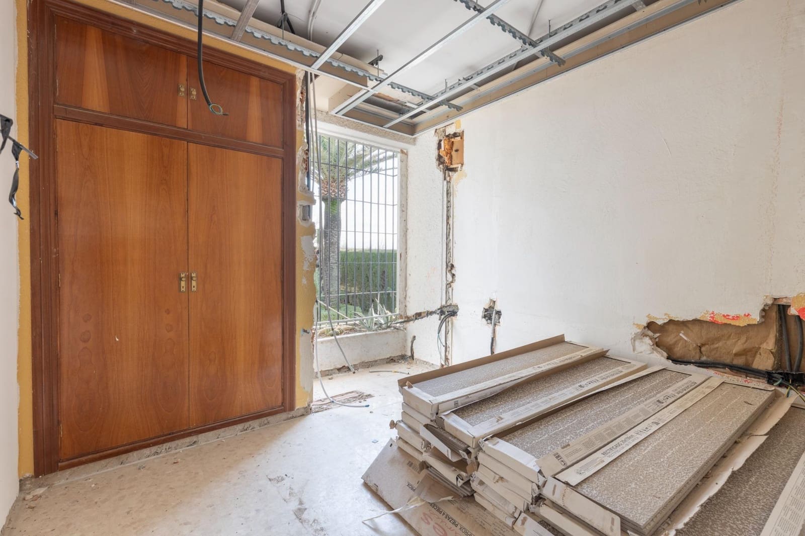 5 bedroom Villa for sale in Las Gabias with garage - € 480,000 (Ref: 9680523)