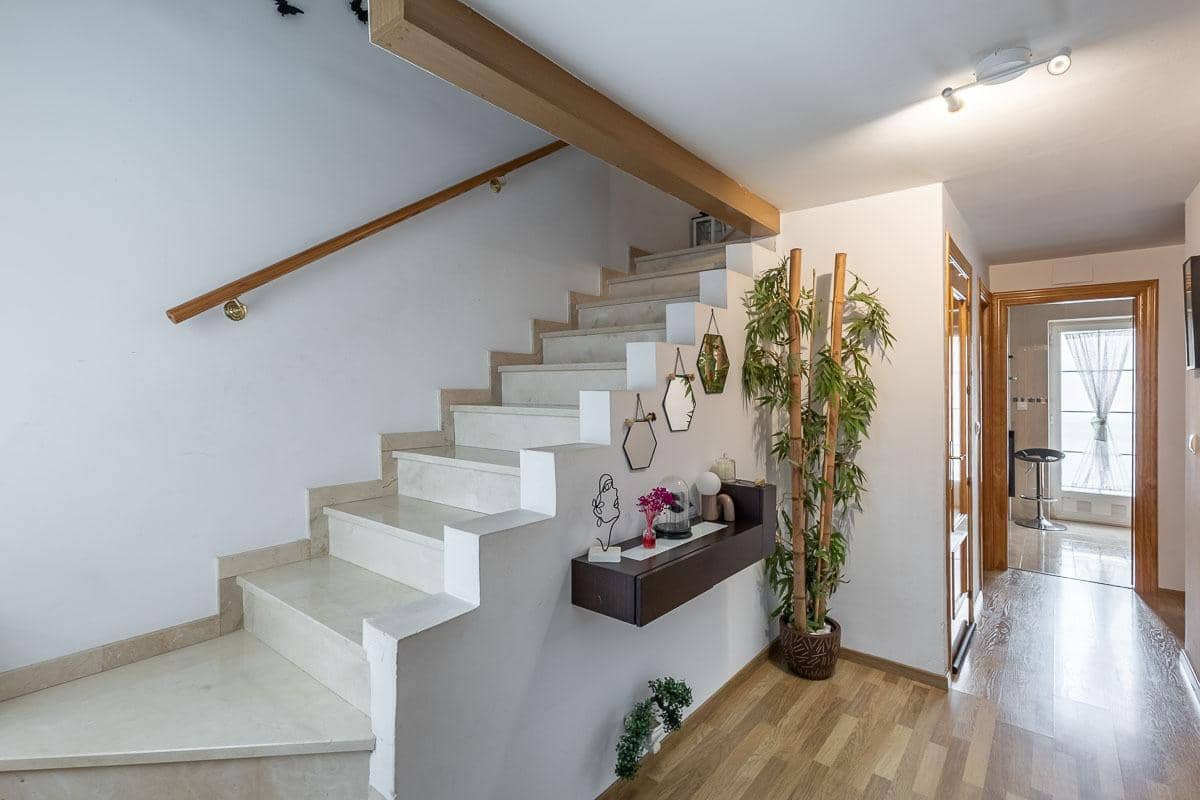 4 sypialnia Dom szeregowy na sprzedaż w Belicena z garażem - 239 900 € (Ref: 9680524)