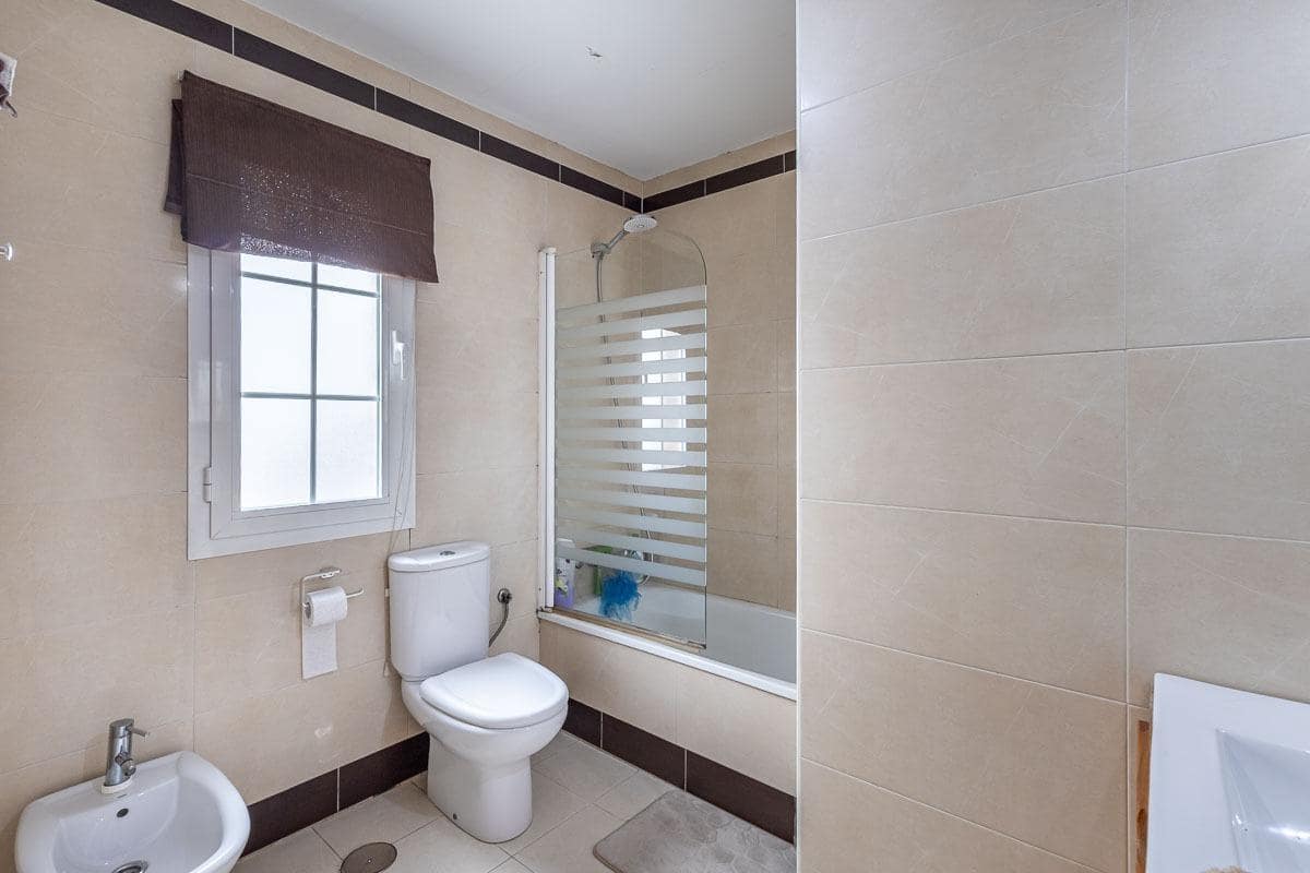 4 sypialnia Dom szeregowy na sprzedaż w Belicena z garażem - 239 900 € (Ref: 9680524)