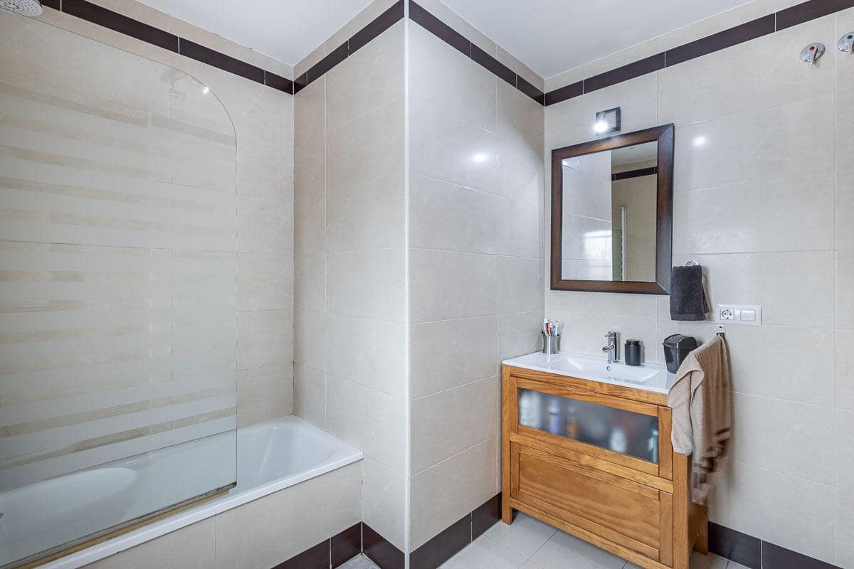 4 sypialnia Dom szeregowy na sprzedaż w Belicena z garażem - 239 900 € (Ref: 9680524)