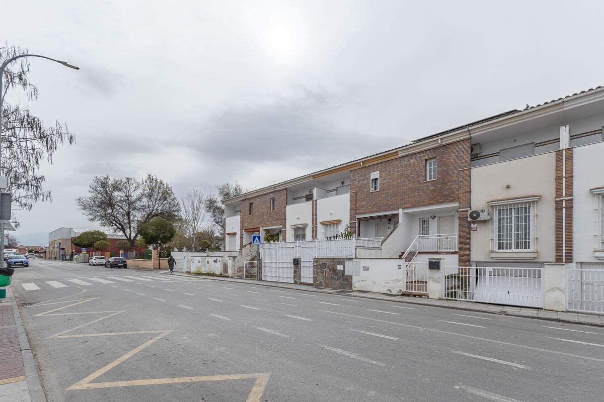 4 sypialnia Dom szeregowy na sprzedaż w Belicena z garażem - 239 900 € (Ref: 9680524)