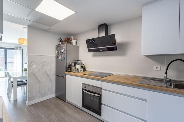 3 chambre Villa/Maison Mitoyenne à vendre à Carretera de la Sierra, Grenade ville - 349 000 € (Ref: 9680525)