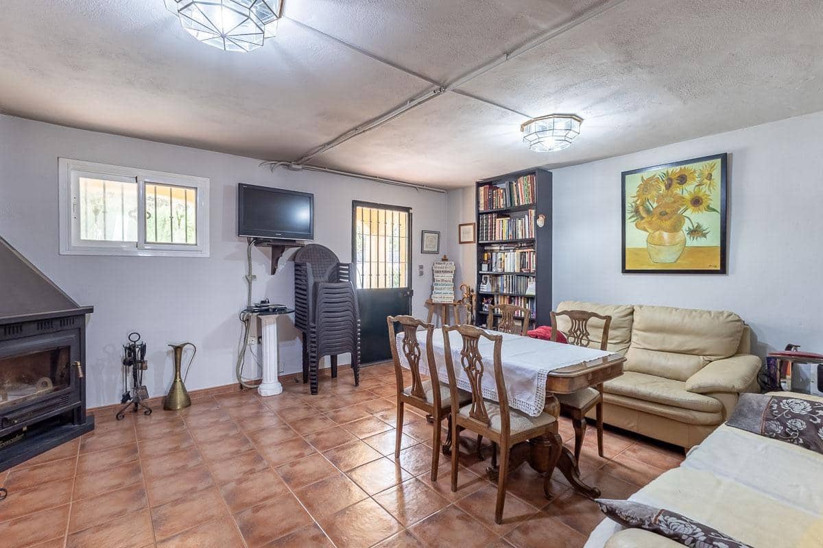 4 makuuhuone Huvila myytävänä paikassa Alhendin mukana uima-altaan 
autotalli - 390 000 € (Ref: 9680527)