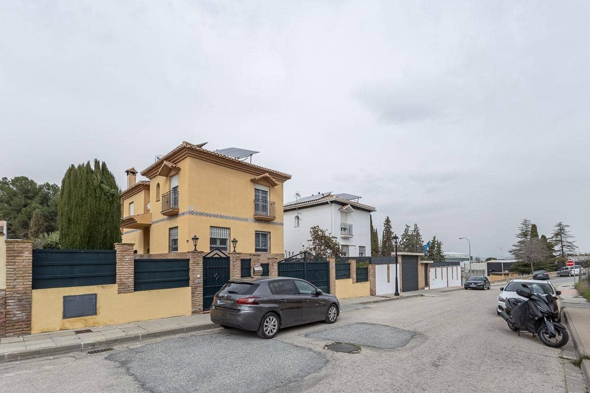 4 makuuhuone Huvila myytävänä paikassa Alhendin mukana uima-altaan 
autotalli - 390 000 € (Ref: 9680527)