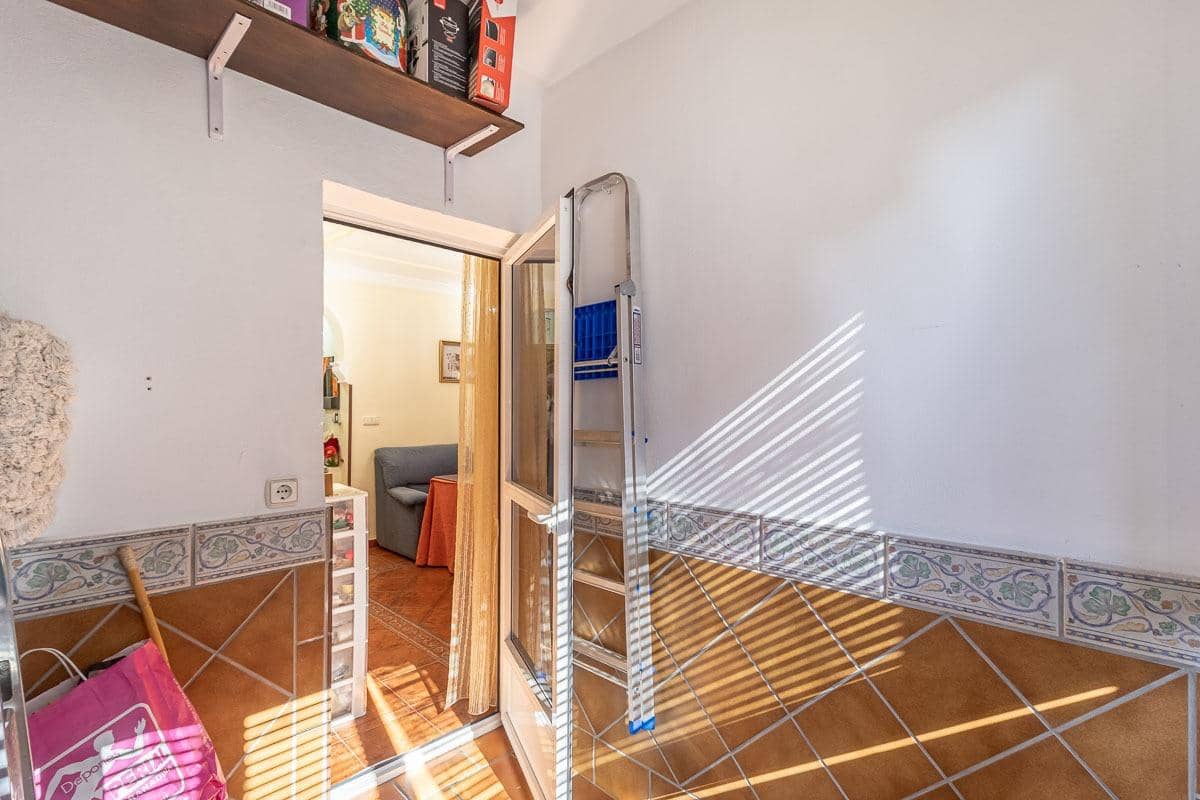 3 bedroom Flat for sale in Granada city - € 109,000 (Ref: 9691168)